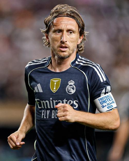 荷兰客场1-1波兰，德佩、卡明斯基破门，莱万送助攻